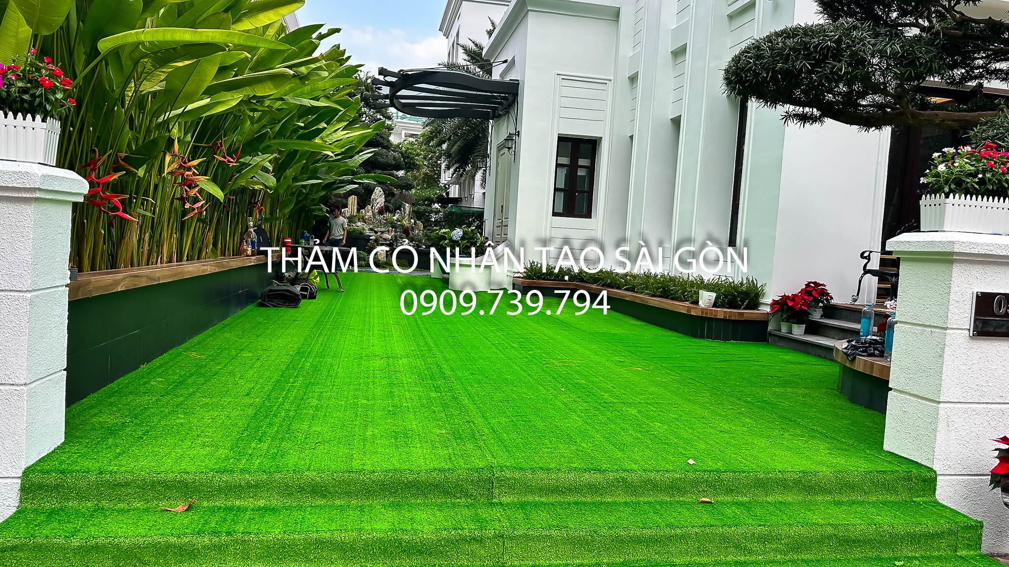 Thi Công Thảm Cỏ Nhân Tạo Sân Vườn Cho Biệt Thự Vinhomes Central Park Bình Thạnh, Hồ Chí Minh